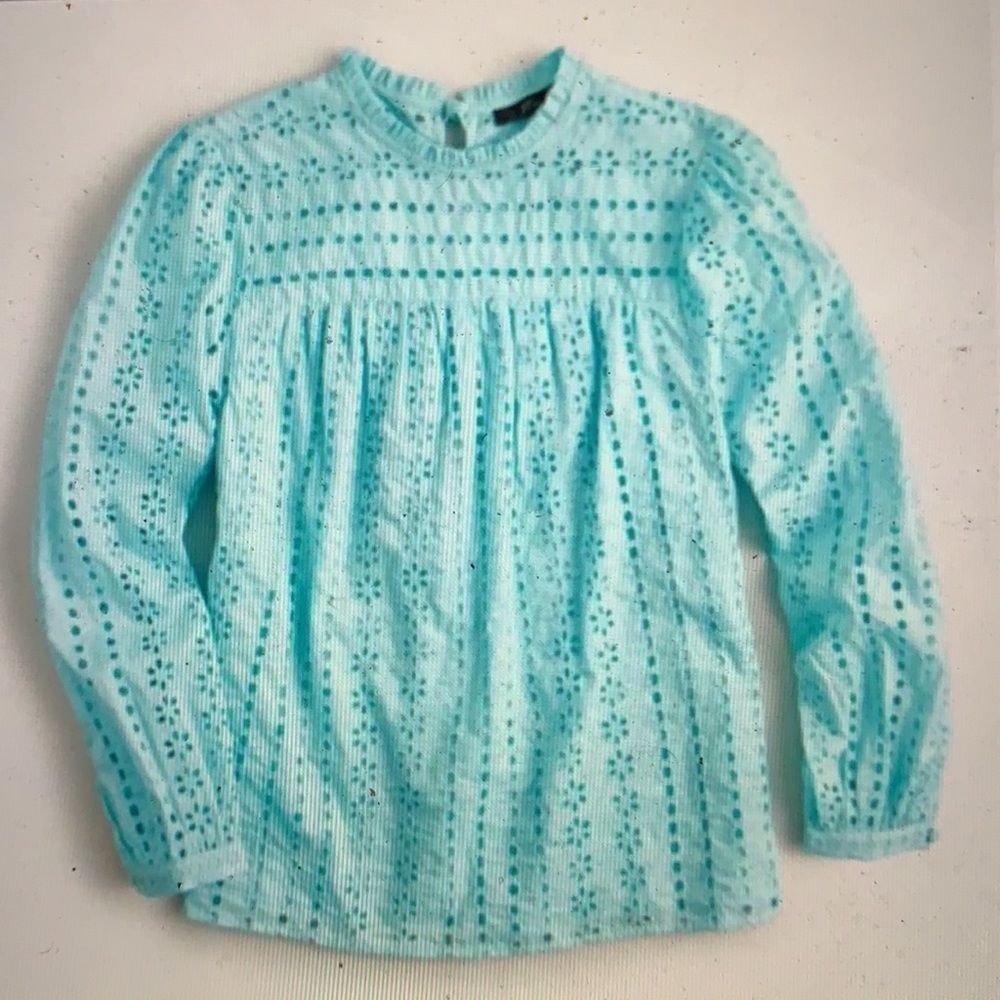 Tie-back top in ditsy eyelet
